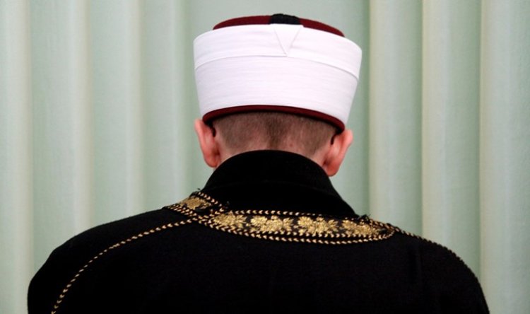 Diyanet'i karıştıran iddia:  müftü, Konya'da  arabasında bir kadınla çıplak yakalandı