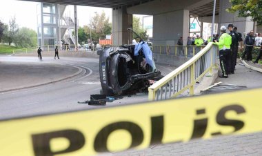 Üst geçitten aşağıya düşen otomobil sürücüsü genç kadın öldü
