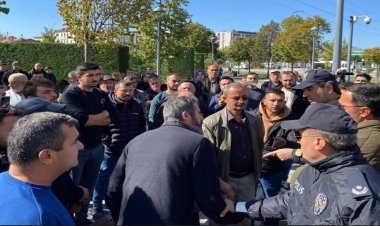 Meram Belediyesi önünde 'yıkım' eylemi!