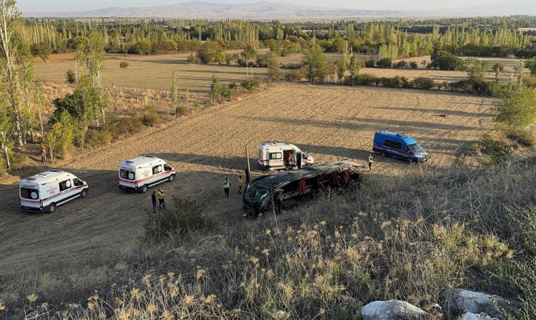 Konya-Afyonkarahisar yolunda feci kaza! 21 yaralı