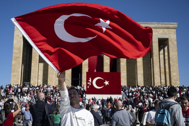 Anıtkabir, 29 Ekim Cumhuriyet Bayramı'nda  745 bini aşkın ziyaretçiyi ağırladı