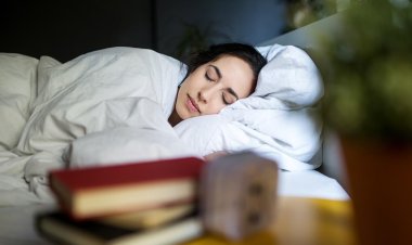 Düşük uyku kalitesi, beynin hızlı yaşlanmasına neden olabilir