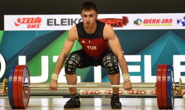 Milli halterci Yusuf Fehmi Genç,  3 altın madalyayla Avrupa şampiyonu oldu