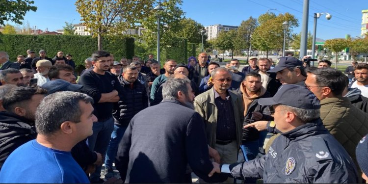 Meram Belediyesi önünde 'yıkım' eylemi!