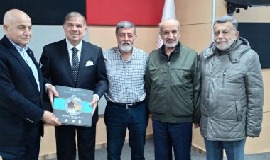 Emekli Nahcivan Din Hizmetleri Ataşesi İbrahim Öcüt Arabistan ve meslek yılları hatıralarını Konya Aydınlar Ocağında anlattı.