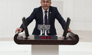 Ekici: "Türkiye'de Basın Özgürlüğü Alarm Veriyor"