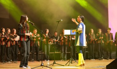 SELÇUKLU BELEDİYESİ SANAT AKADEMİSİ GENÇ KOROSU  ERKİN KORAY ŞARKILARIYLA UNUTULMAZ BİR GECE YAŞATTI