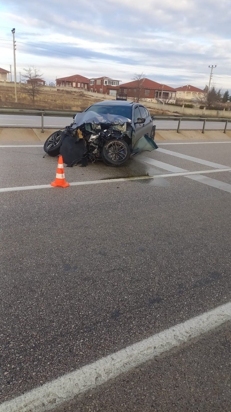 Konya’nın Kulu ilçesinde kontrolden çıkan otomobilin  bariyerlere çarpması sonucu 1 kişi yaralandı.