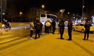 Konya'da otomobilden rastgele ateş edildi,  kaldırımda yürüyen genç yaralandı