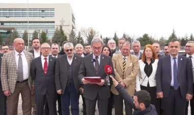 Ümit Özdağ'ın iddianamesinin 65 gündür hazırlanmamasına tepki