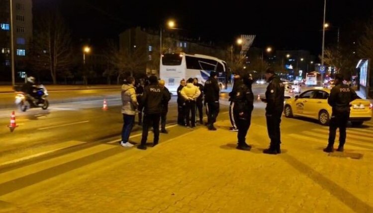 Konya'da otomobilden rastgele ateş edildi,  kaldırımda yürüyen genç yaralandı