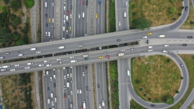Motorlu kara taşıtları 2023'te 348,1 milyar kilometre yol kat etti
