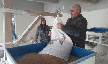 Su değirmenciliğini yaşatmaya çalışıyor