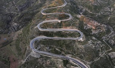 Demirkapı Tüneli’ne bağlanan  kıvrımlı yol dronla görüntülendi