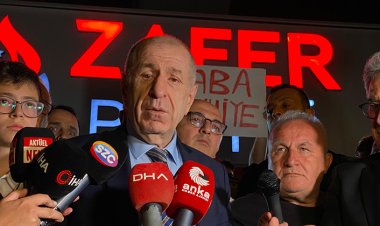 Ümit Özdağ tahliyesinin ardından Ankara’da  parti genel merkezinde açıklama yaptı