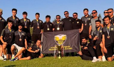 Konya Büyükşehir Süper Lig’e yükseldi