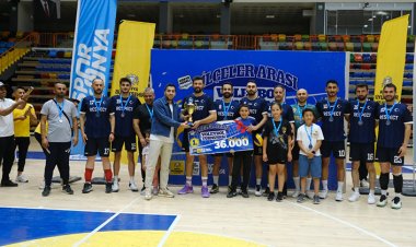 Konya Büyükşehir’in İlçeler Arası  Voleybol Turnuvası’nda şampiyon Hüyük