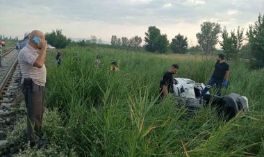 Trenin çarptığı araçta tatile gelen gurbetçi vatandaş öldü