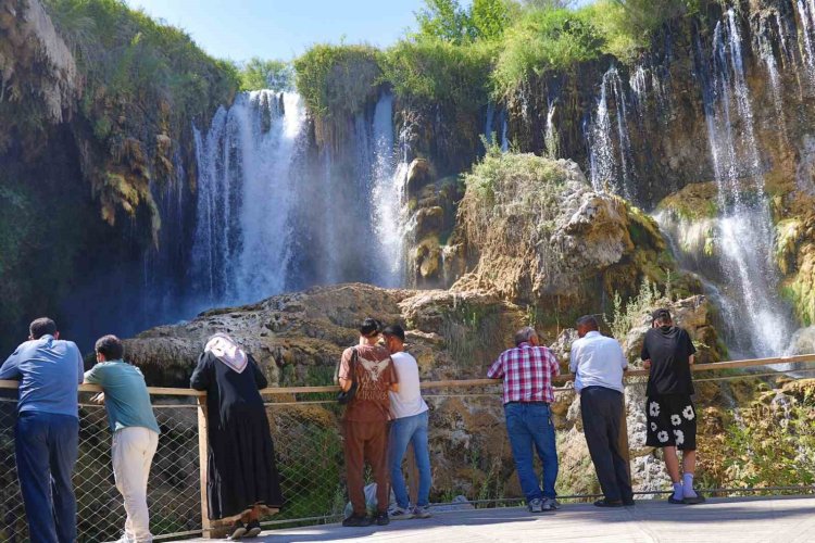Yerköprü Şelalesi yaz sıcaklarında serinliğin adresi oluyor