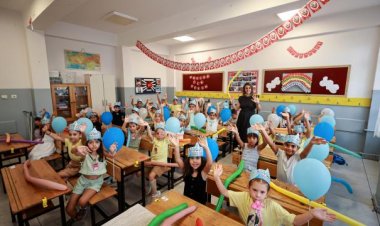 Okullarda ilk zil 'uyum' için çaldı