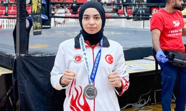 İKİ MADALYA İLE DÖNDÜ