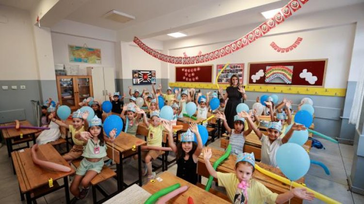 Okullarda ilk zil 'uyum' için çaldı