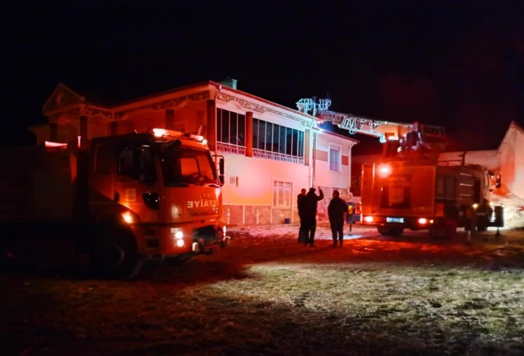 Kulu’da Kalorifer Dairesinde Çıkan Yangın Paniğe Neden Oldu: Alevler Çatıya Sıçradı