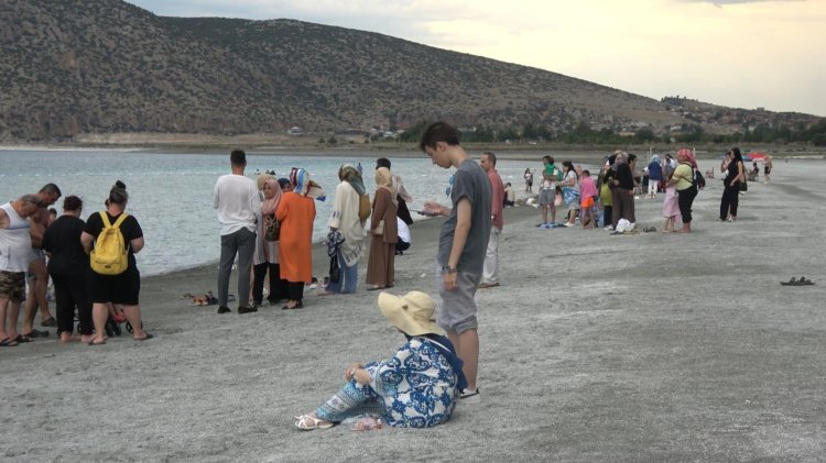 Bayram Tatilinde Salda Gölü’ne Yoğun İlgi: 70 Bin Ziyaretçi Ağırladı