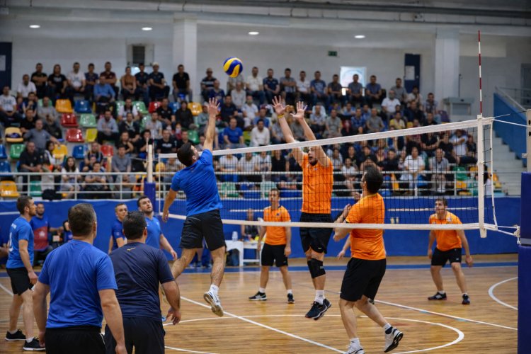Karatay Belediyesi’nde birimler arası voleybol turnuvası başladı