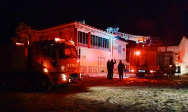 Kulu’da Kalorifer Dairesinde Çıkan Yangın Paniğe Neden Oldu: Alevler Çatıya Sıçradı