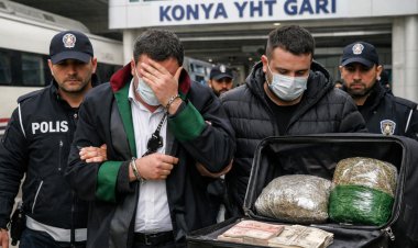 YHT Garı’nda Şok Operasyon: Avukat ve Arkadaşı 1 Kilo Uyuşturucuyla Yakalandı
