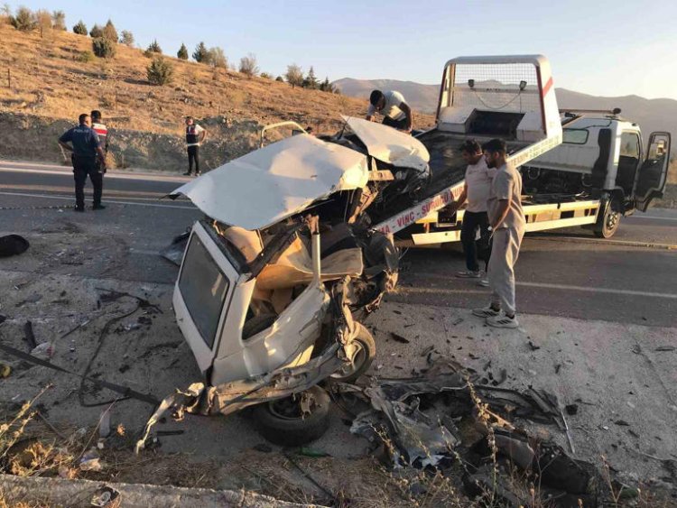 Konya Karapınar’da Feci Kaza: 4 Kişi Hayatını Kaybetti, 2 Çocuk Yaralandı