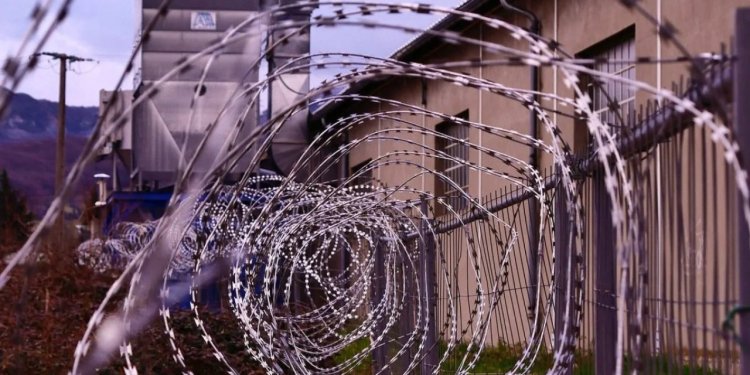 Elazığ’da Cezaevine Silahlı Baskın: Telleri Kesip İçeri Girdiler, Hükümlüyü Vurup Kaçtılar