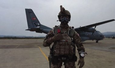 MSB’den Nefes Kesen Paylaşım: 9 Bin Feet’ten Paraşüt Atlayışı Başarıyla Gerçekleştirildi