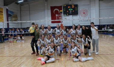 Konya Anka Spor Kulübü Midi Kızlar Voleybol Ligi’nde Namağlup Şampiyon!
