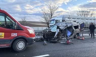Kaderin Böylesi: Kazadan Sonra Araçta Bekleyen Kadın Can Verdi!