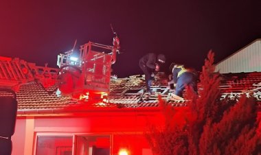 Kulu’da Gece Saatlerinde Çatı Yangını: İtfaiye Müdahalesiyle Kontrol Altına Alındı