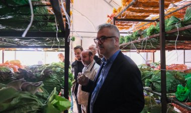 Rüzgardan Serası Zarar Gören Üreticiye Başkan Ustaoğlu’ndan Destek Ziyareti!