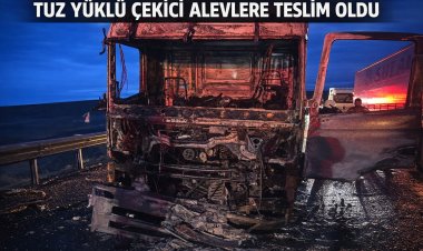 Konya Kulu’da Tuz Yüklü Çekici Alevlere Teslim Oldu