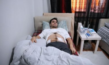 İSTANBUL'DA METRO ÇIKIŞINDA DEHŞET: Yardım Etmek İsteyen Genç 6 Yerinden Bıçaklandı!