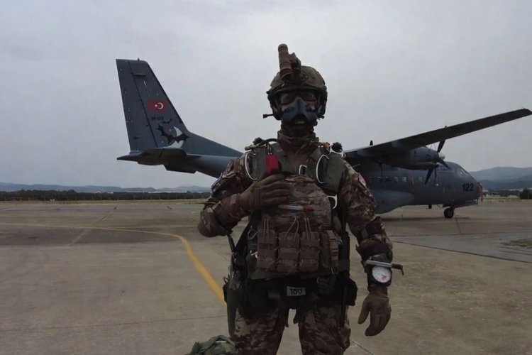 MSB’den Nefes Kesen Paylaşım: 9 Bin Feet’ten Paraşüt Atlayışı Başarıyla Gerçekleştirildi