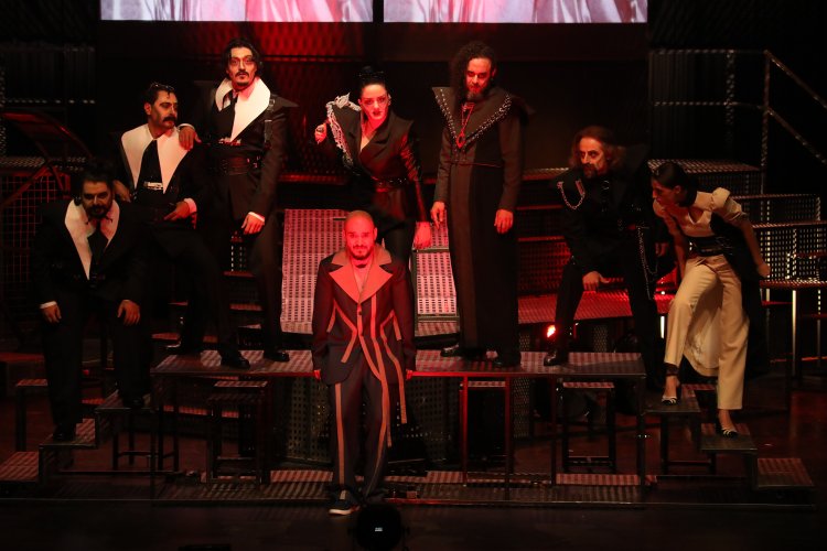 KONYA ŞEHİR TİYATROSU’NA ULUSLARARASI JÜRİDEN “YILIN OYUNU” ÖDÜLÜ