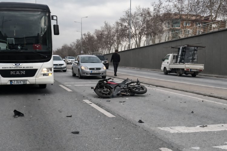 Konya’da Motosiklet ile Otomobil Çarpıştı: 1 Kişi Yaralandı