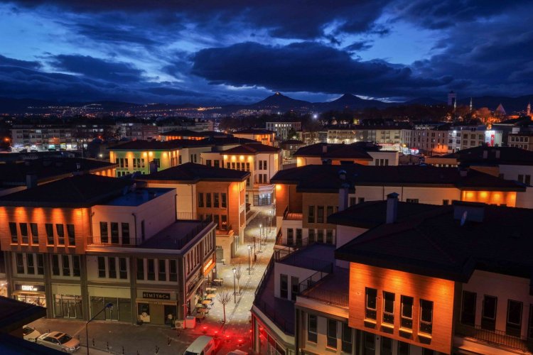 SURİÇİ ÇARŞISI YEŞİL ENERJİYLE AYDINLANIYOR!