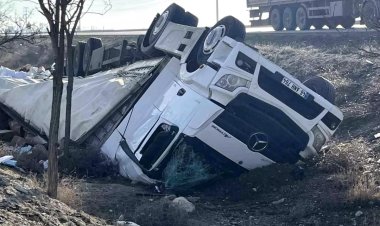 Konya’da TIR Kazası: İki Kişi Yaralandı!