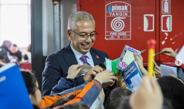 Minik Asya’nın Sözü Ereğli’de Gerçek Oldu: Belediye Başkanı Sınıfa Geldi, Umutlar Büyüdü