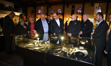 Konya’da Ramazan Maneviyatı: Mukaddes Emanetler Sergisi Ziyarete Açıldı!