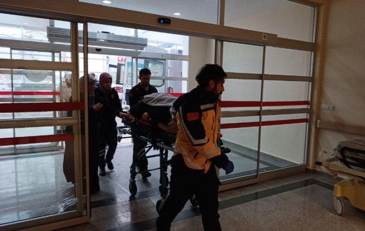 Adıyaman’da Otomobil Şarampole Devrildi: 5 Yaralı