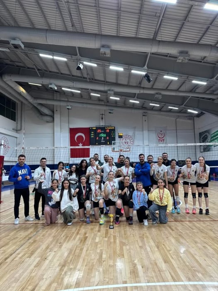 KARAPINAR ALBA YILDIZ KIZLAR KONYA ÜÇÜNCÜSÜ OLDU