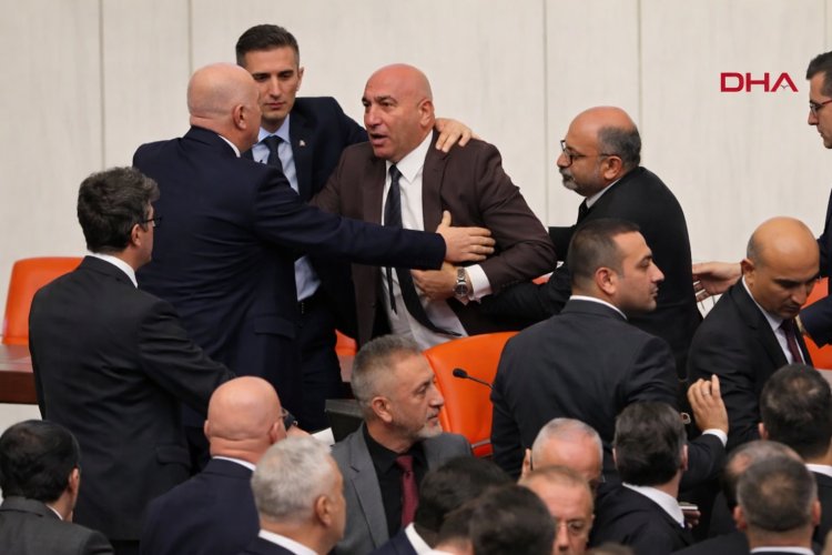 TBMM Genel Kurulu’nda Kavga: Bakanların Yemin Töreni Öncesi Arbede!